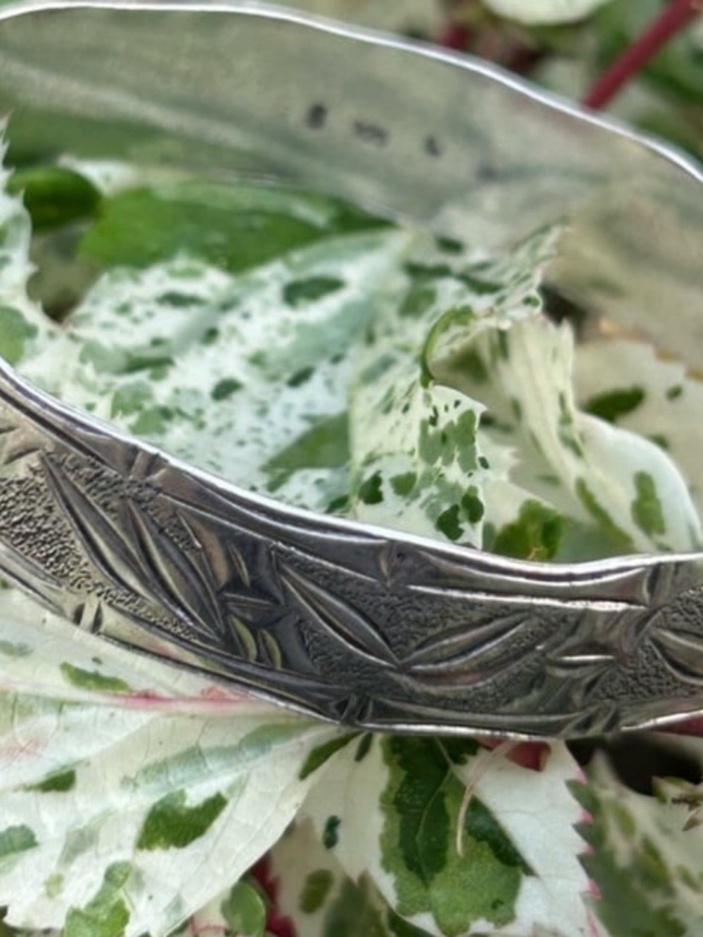 Sterling silver Hawaiian heirloom carved bamboo with scroll 8MM bracelet bangle